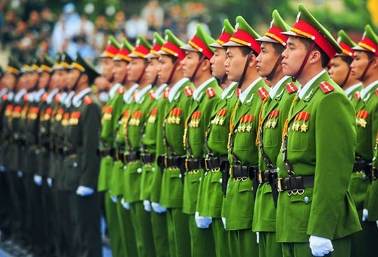 Bị cận thị thí sinh có được thi vào ngành Công an, Quân đội?