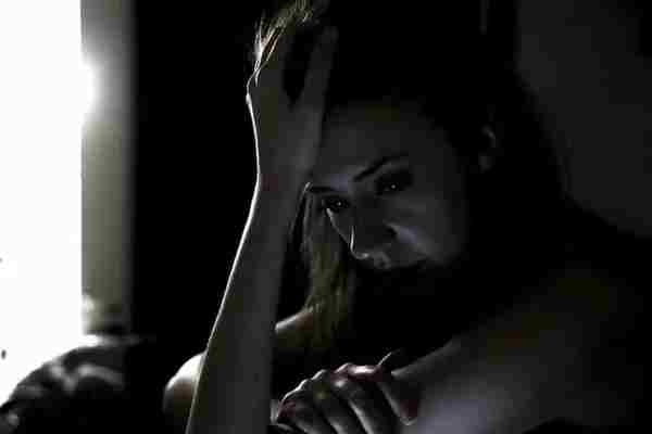 Các gợi ý để chế ngự sang chấn tâm lý ra sao?