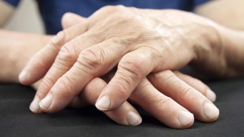 Đau khớp ngón tay cảnh báo điều gì?
