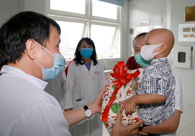 Ghép tủy thành công cứu bệnh nhi 30 tháng tuổi bị u nguyên bào thần kinh