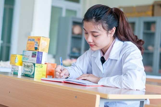 Ưu điểm học Cao đẳng Dược là gì? Tổng hợp các ưu điểm nổi bật