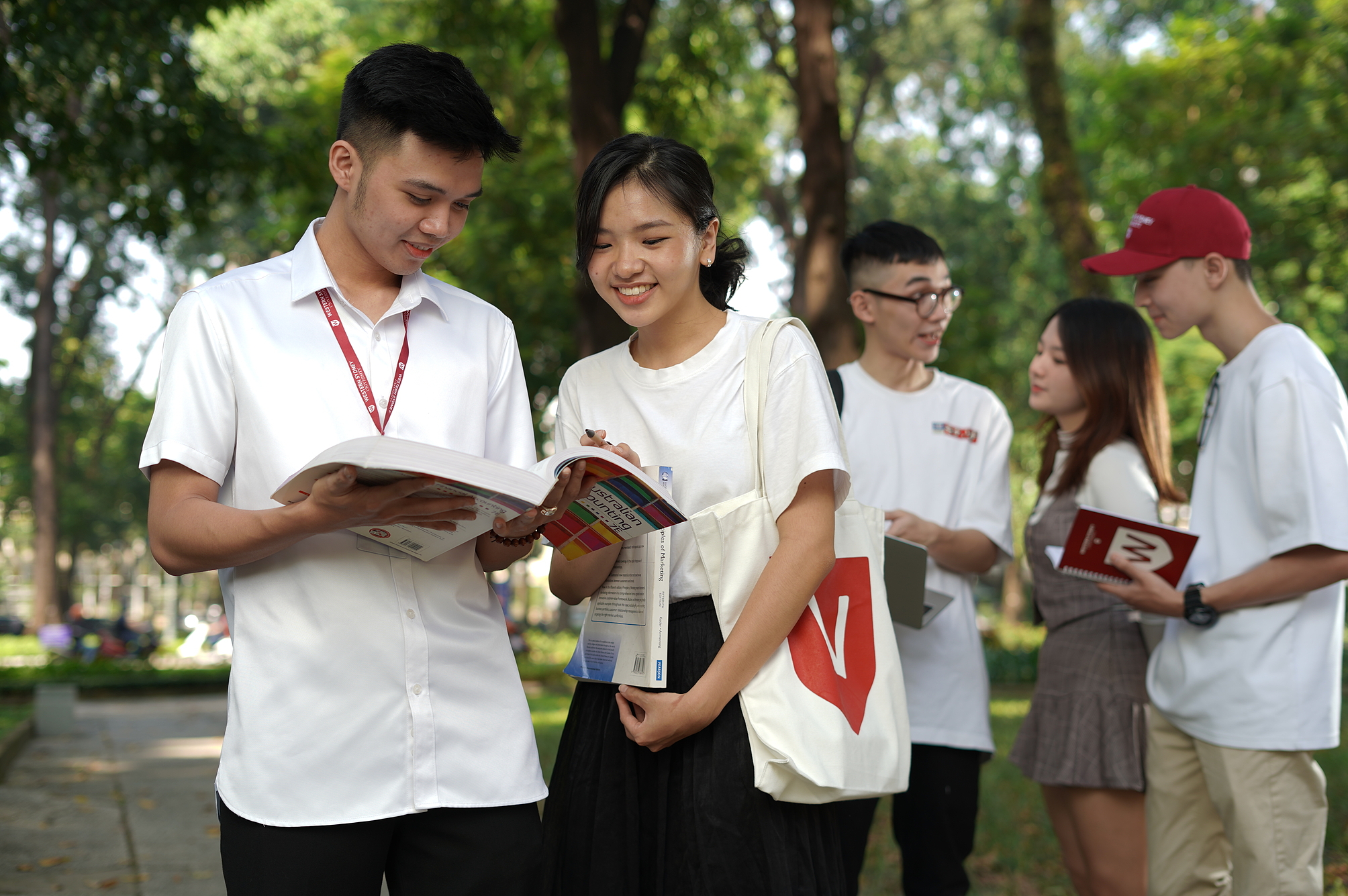 Nhiều trường top đầu khối kinh tế mở thêm ngành mới