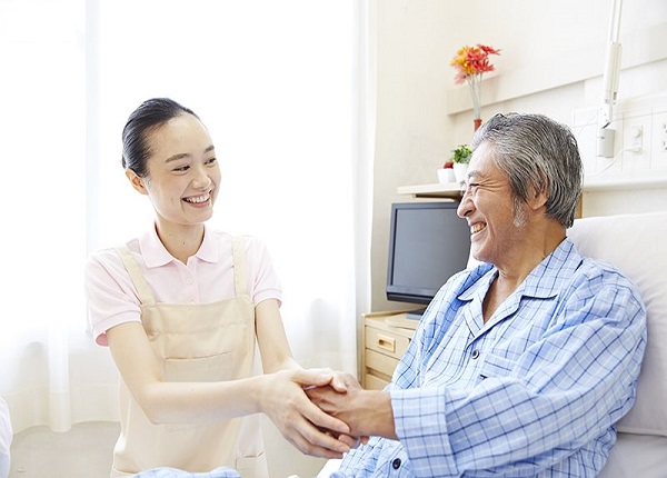 Học Cao đẳng Điều dưỡng có dễ xin việc không? Cơ hội việc làm sao?