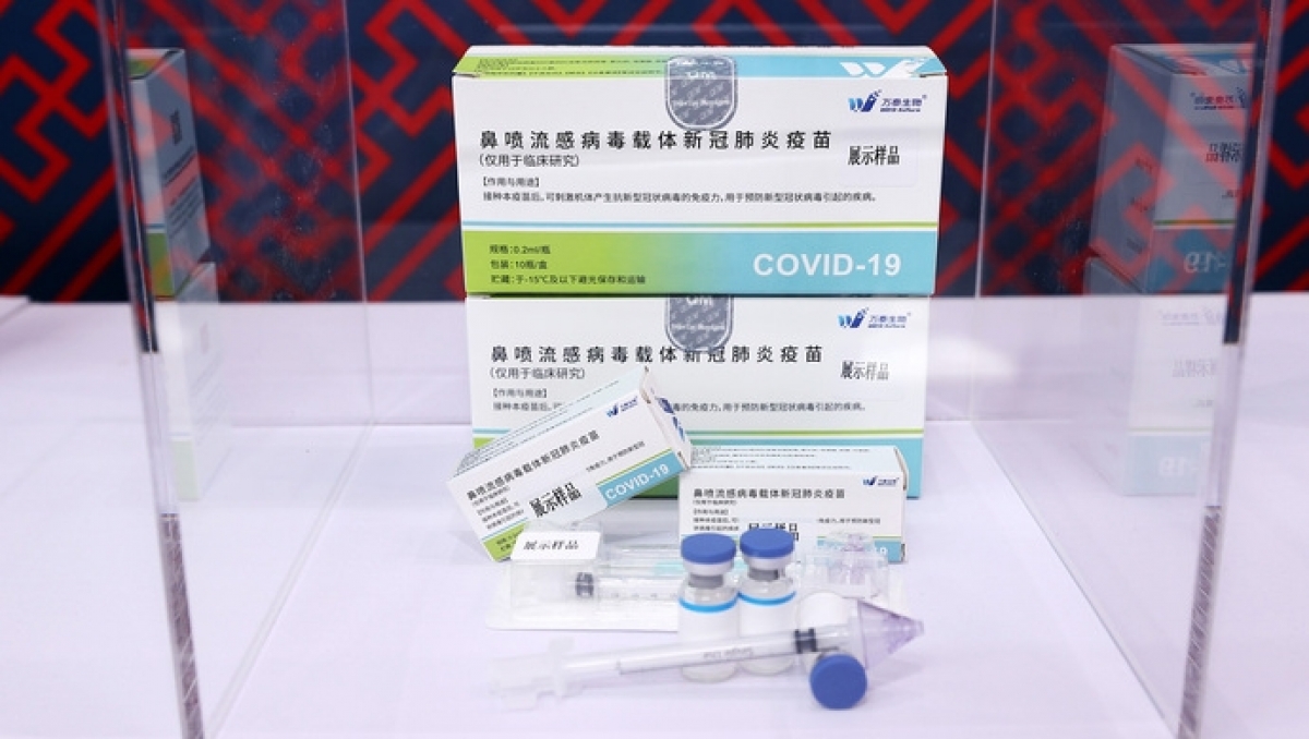 Vaccine COVID-19 dạng xịt mũi của Trung Quốc có hiệu quả ngay sau 24 giờ sử dụng