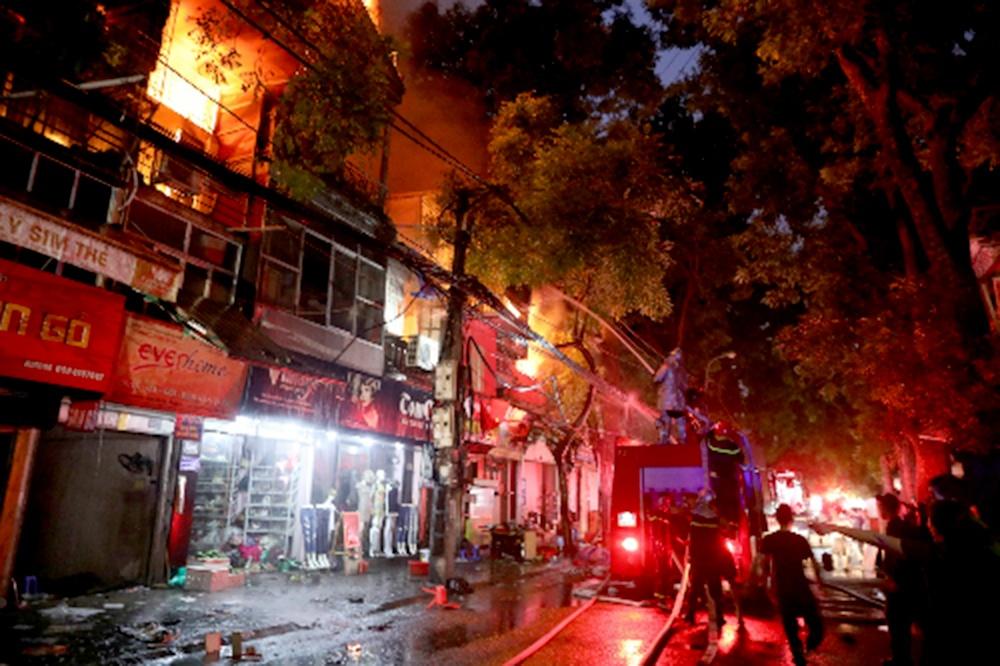 Bé sinh non của cặp vợ chồng chết cháy ở Đê La Thành giờ ra sao?