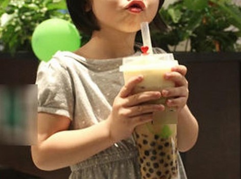 Cô bé 14 tuổi tá hỏa khi phát hiện có 100 hạt chân trâu trong bụng: Cháu không thể đi đại tiện trong nhiều ngày!