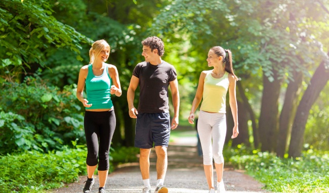 Đi bộ có tác dụng gì? Hướng dẫn cách đi bộ đúng cách