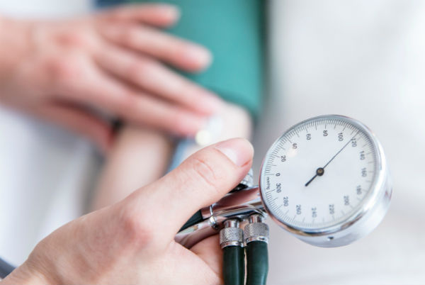 Dùng thuốc Clonidine điều trị tăng huyết áp cần lưu ý gì?