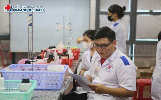 Học phí ngành Dược chi tiết mới nhất 2026 cho từng hệ đào tạo