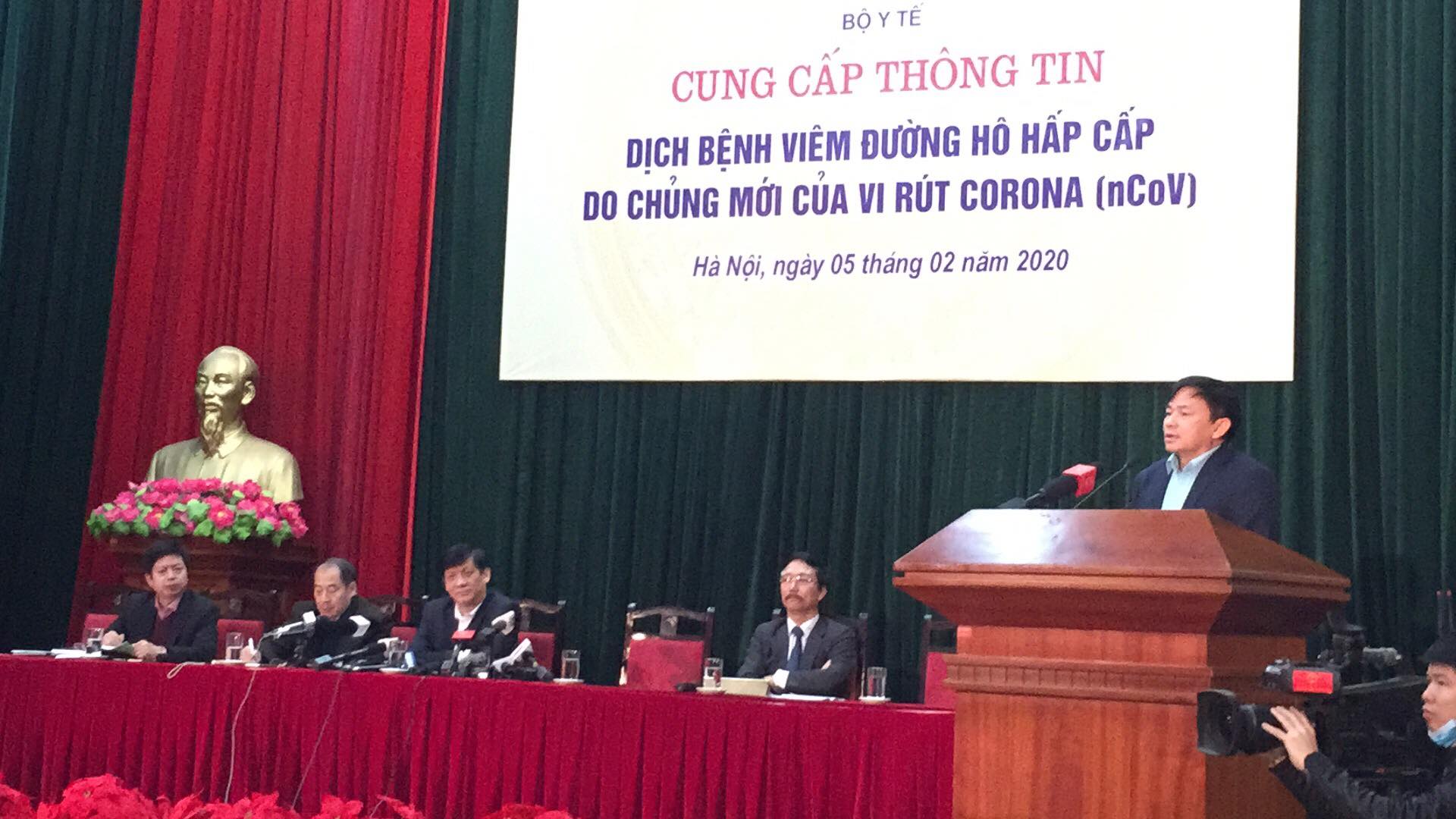 Họp báo Bộ Y tế: Có nhất thiết phải dùng khẩu trang y tế để ngừa virus Corona?