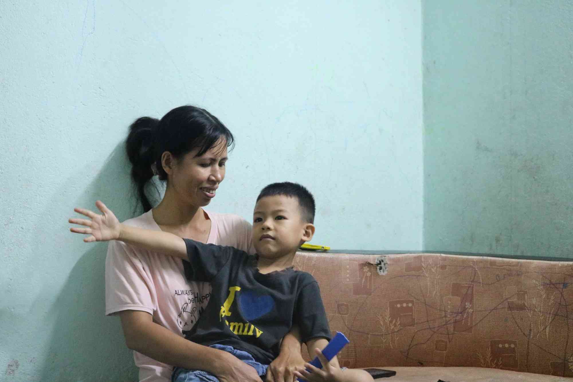 Lạ kỳ cậu bé ở Hải Phòng có khả năng đọc sách, truyện nhưng chưa từng học chữ