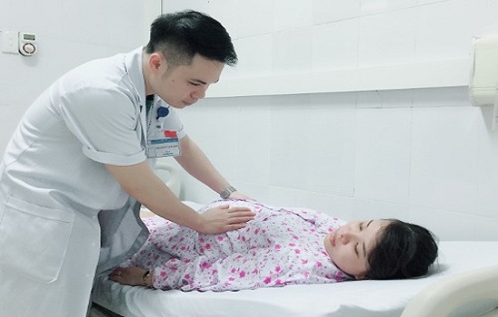 Lần đầu làm “chuyện ấy” của bác sĩ nam khoa sản