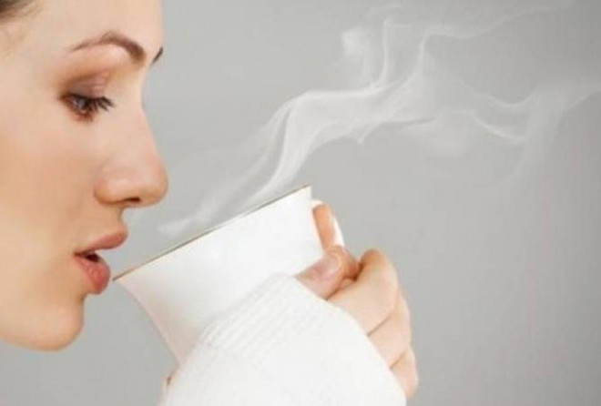 Mỗi sáng uống một cốc nước ấm đem lại vô vàn lợi ích cho sức khỏe