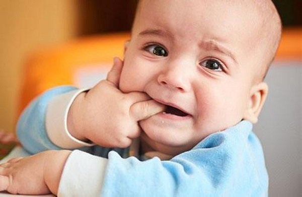 Những dấu hiệu mọc răng và hướng dẫn chăm sóc trẻ đúng cách