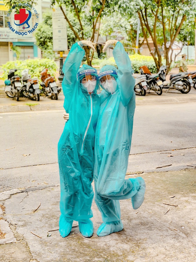 Sinh viên trường CĐ Y Khoa Phạm Ngọc Thạch cùng nhau "thắp lửa" chống dịch Covid-19