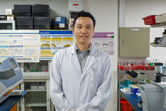 Tiến sĩ nghèo theo đuổi ước mơ điều trị bệnh mất trí nhớ