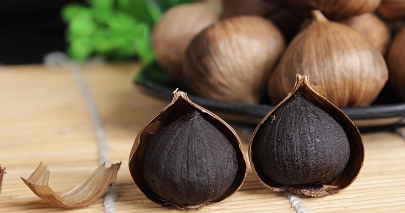 Tỏi đen chữa bệnh gì? Có những lưu ý nào trong việc dùng tỏi đen?