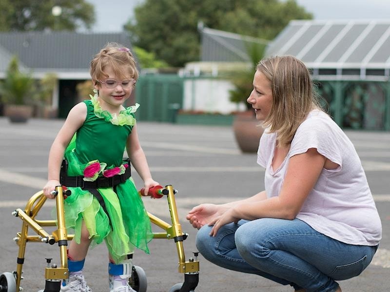 Trẻ bị bại não do nguyên nhân nào? Dấu hiệu nhận biết và cách điều trị ra sao?