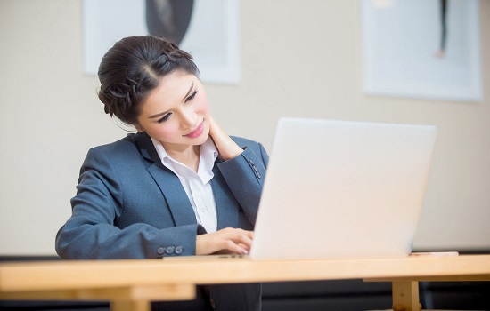 Triệu chứng và cách điều trị đau cổ