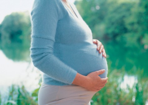 Phụ nữ mang thai hoặc đang cho con bú cần cẩn trọng khi dùng thuốc Alaxan