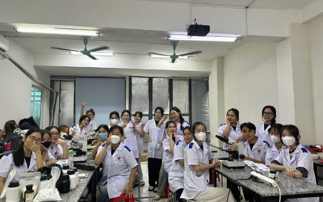 Học phí các trường Cao đẳng Y Dược ở TPHCM có cao không?