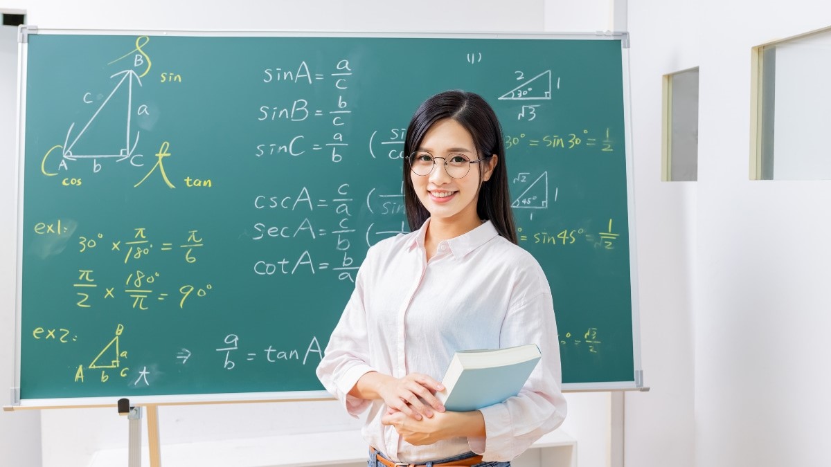 Khối D ra trường làm gì? Mức lương như thế nào?