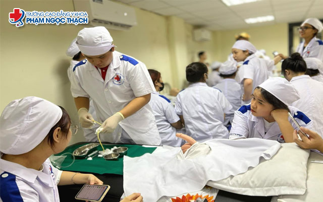 Kỹ năng mềm “vũ khí thầm lặng” của người Điều dưỡng giỏi