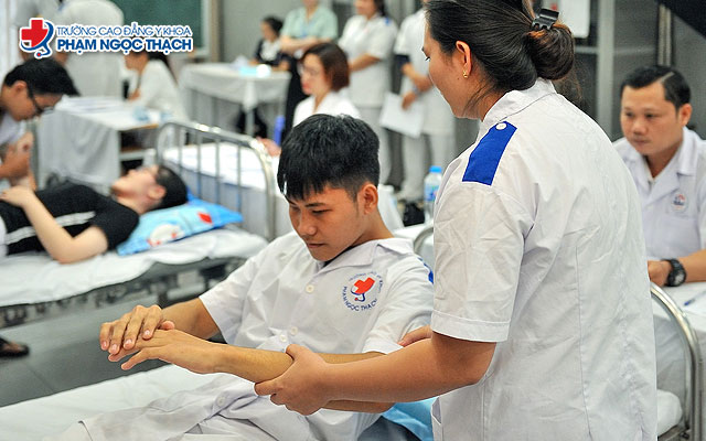 Làm sao để hoàn thành tốt nhiệm vụ của Kỹ thuật viên Phục hồi chức năng?