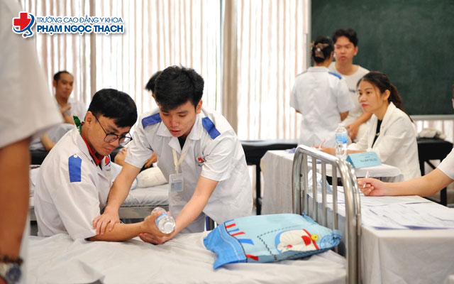 Yếu tố ảnh hưởng tới lương ng&agrave;nh Kỹ thuật Phục hồi chức năng