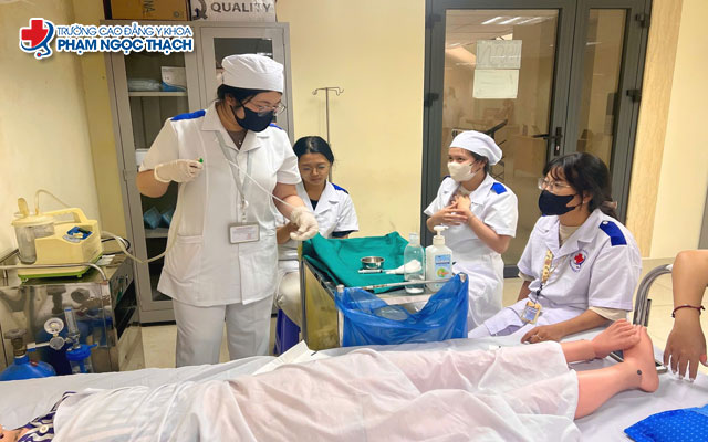 Nên học Cao đẳng Điều dưỡng ở đâu để phát triển sự nghiệp?