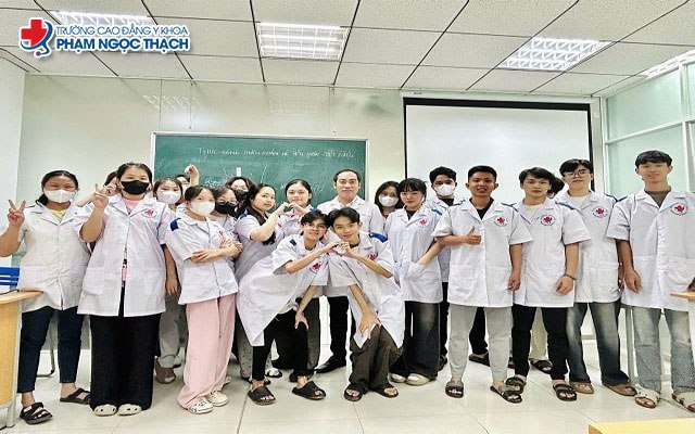 Nên học Phục hồi chức năng hay Y học cổ Truyền?