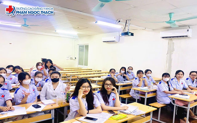 Có nên học Y sĩ đa khoa hay không?