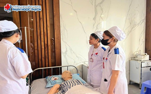 Chiến lược học tập hiệu quả là chìa khóa giúp sinh viên ngành Điều dưỡng nắm vững kiến thức