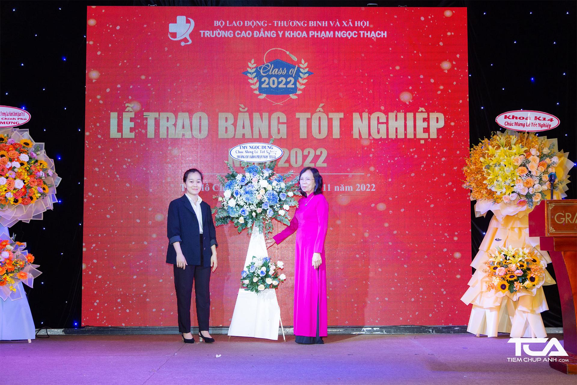 Thẩm mỹ viện Ngọc Dung gửi hoa chúc mừng Trường Cao đẳng y khoa Phạm Ngọc Thạch