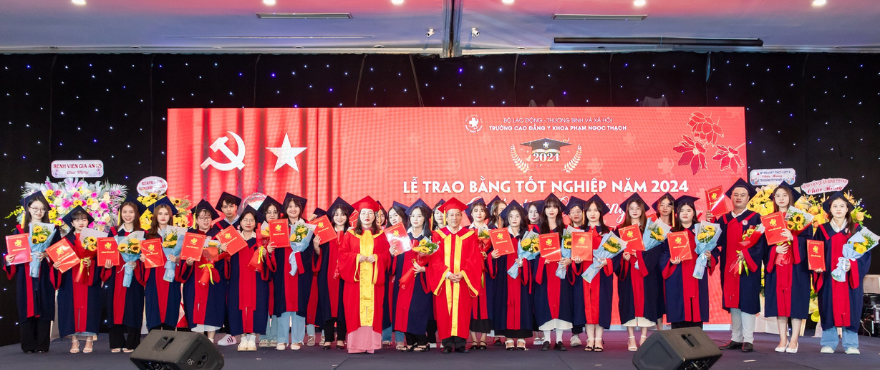 Trường Cao đẳng Y khoa Phạm Ngọc Thạch cấp bằng tốt nghiệp cho sinh viên