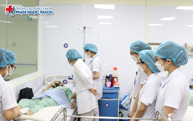 Y sĩ đa khoa hệ Cao đẳng ra làm gì?