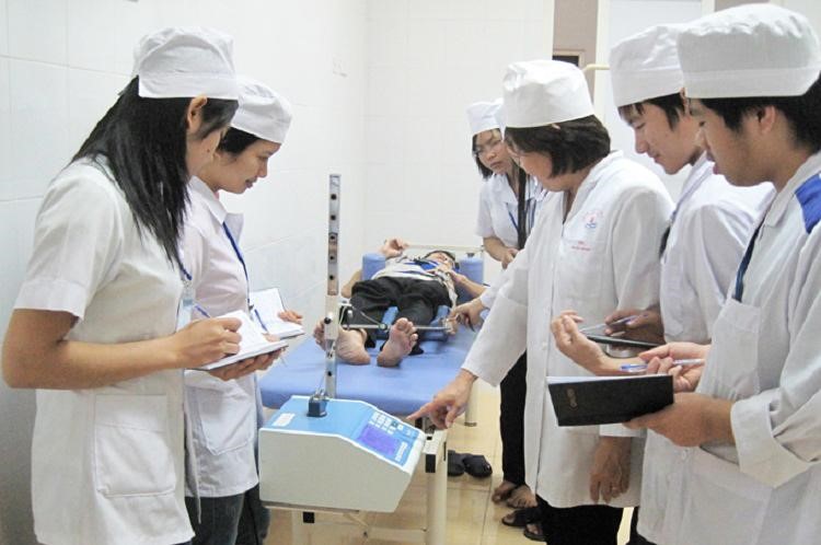 Những yếu tố ảnh hưởng đến học phí ngành Điều dưỡng tại TP.HCM