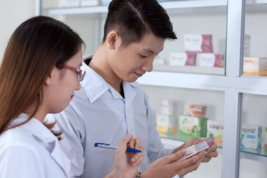 Học Dược sĩ có khó không? Chuyên gia giải đáp chuyên sâu chi tiết