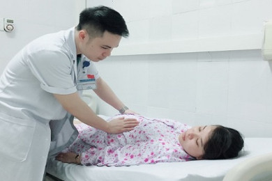Lần đầu làm “chuyện ấy” của bác sĩ nam khoa sản